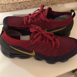 Nike Vapormax Flynit size 10.5. Great condition. Barely worn.